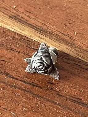 The Great Frog Rose Earring